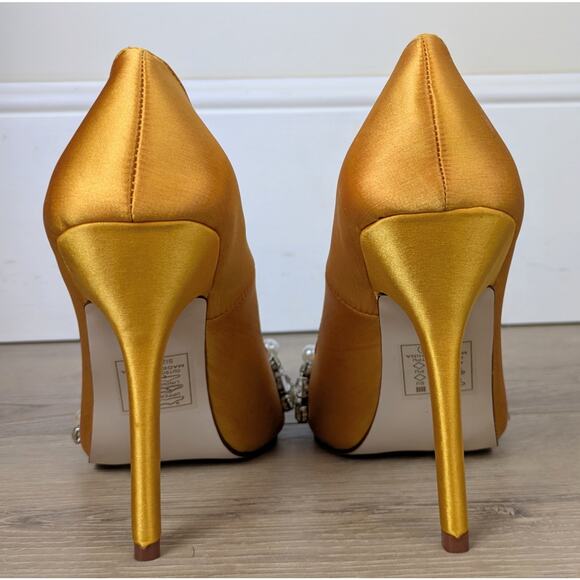 Azalea Wang Amelia Heels Pumps 6 Gold Satin Rhinestone Pearl Embellished 4" NEW - Picture 8 of 12